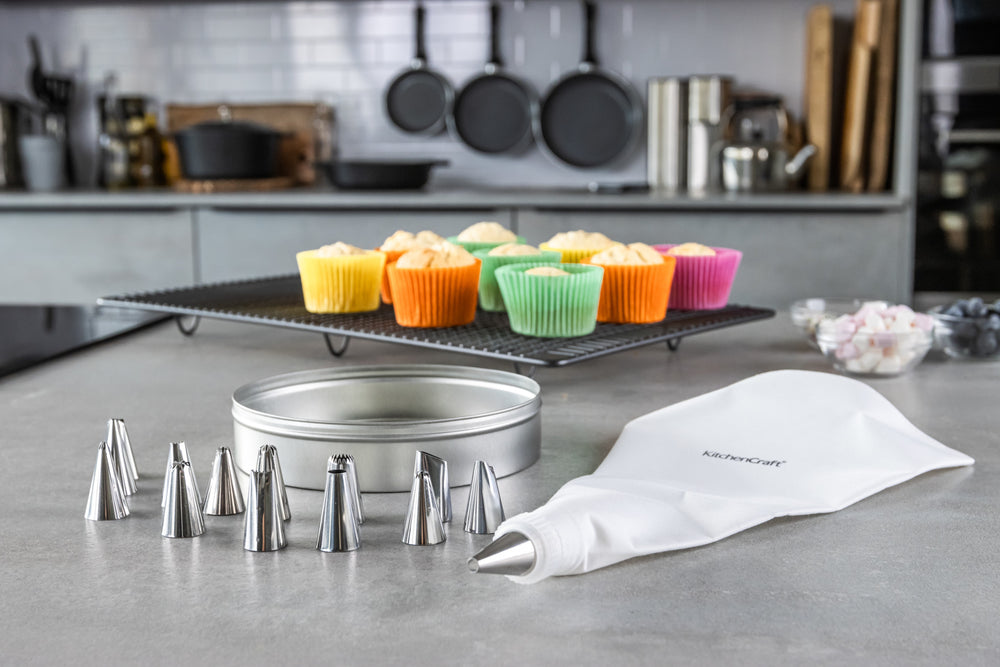 Sweetly Does It Icing Tin Set