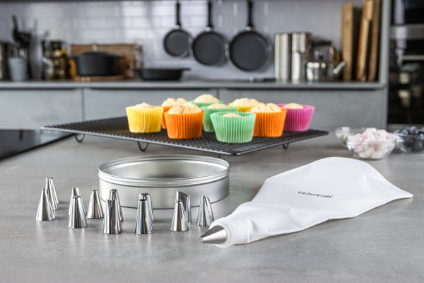 Sweetly Does It Icing Tin Set image 5