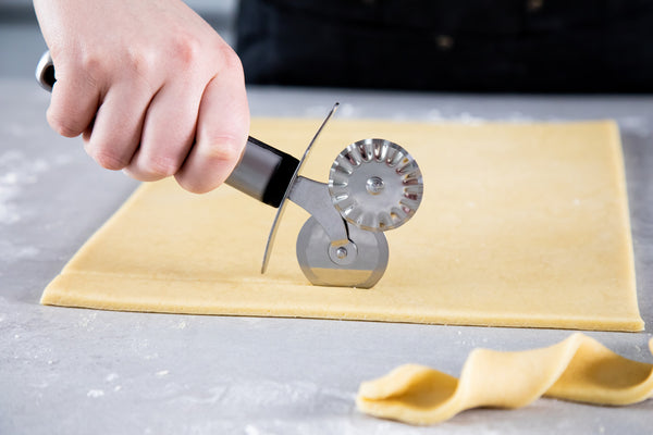MasterClass Soft Grip Stainless Steel Pastry and Pasta Cutter image 2