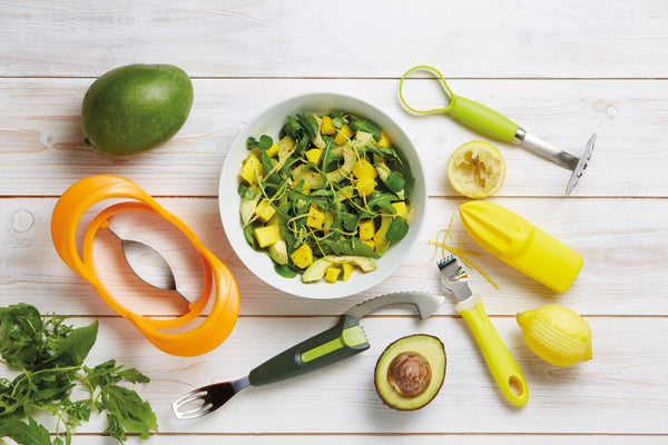 KitchenCraft 2 in 1 Mango Cutter & Pitter image 2