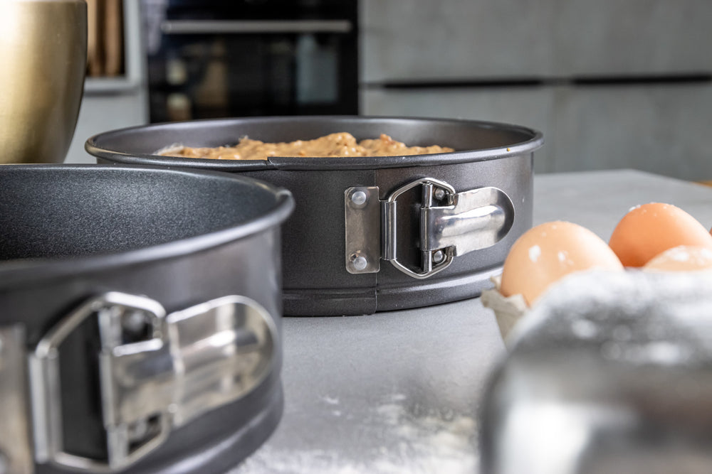 MasterClass Twin Pack - Non-Stick 20cm and 23cm Spring Form Pans