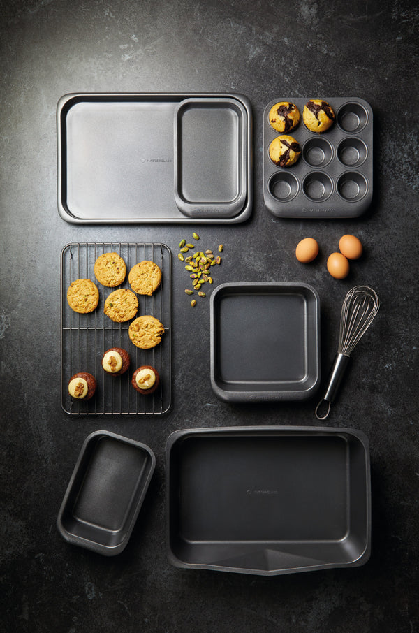 MasterClass Smart Space Seven-Piece Stacking Non-Stick Baking & Roasting Set image 7