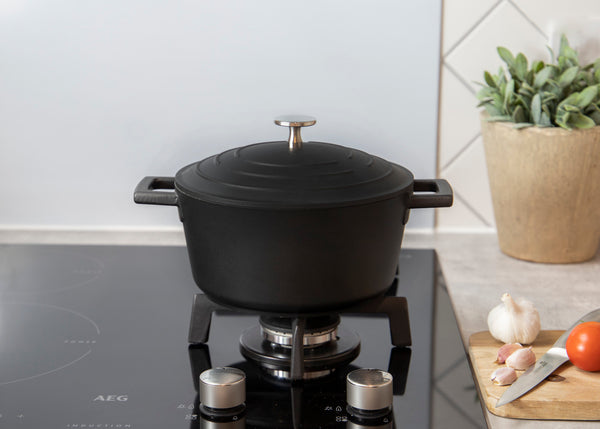 MasterClass Cast Aluminium Casserole Dish, 2.5L, Black image 15