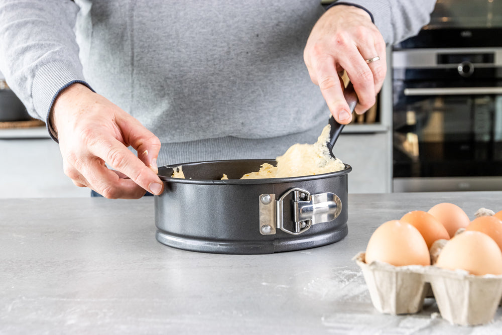 MasterClass Twin Pack - Non-Stick 20cm and 23cm Spring Form Pans