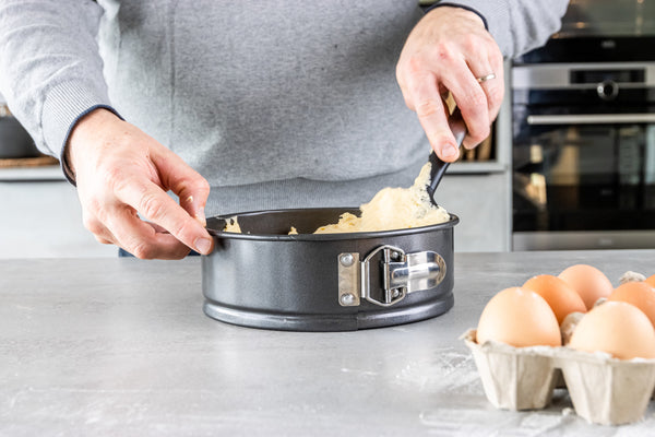 MasterClass Twin Pack - Non-Stick 20cm and 23cm Spring Form Pans image 10