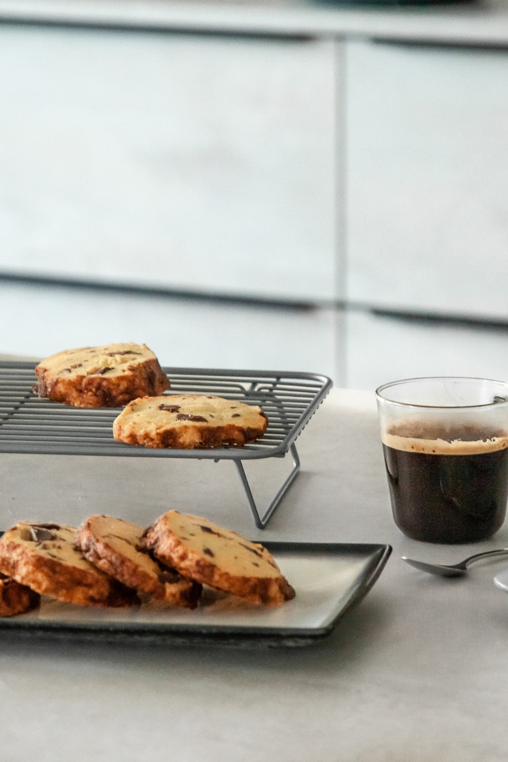 MasterClass Smart Ceramic Non-Stick Roasting / Cooling Rack with Folding Legs, Carbon Steel - Grey