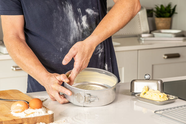 MasterClass Recycled Aluminium Springform Cake Tin, 20cm image 5