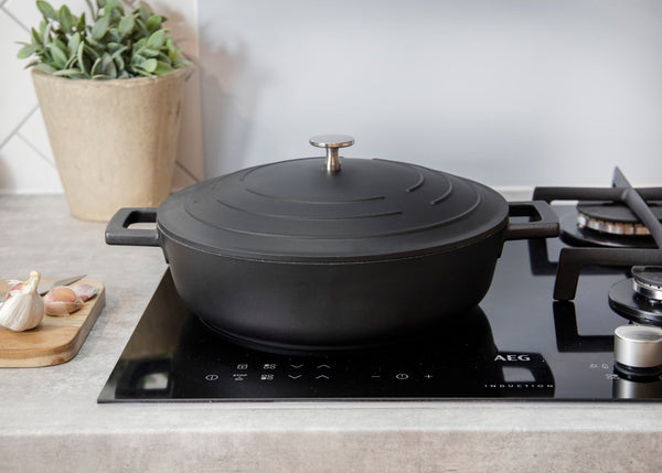 MasterClass Cast Aluminium Shallow Casserole Dish, 4L, Black image 2