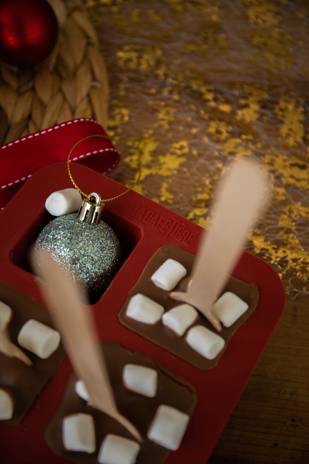 10pc Hot Chocolate Mug Set with Chocolate Stirrer Mould and Decorating Ribbon