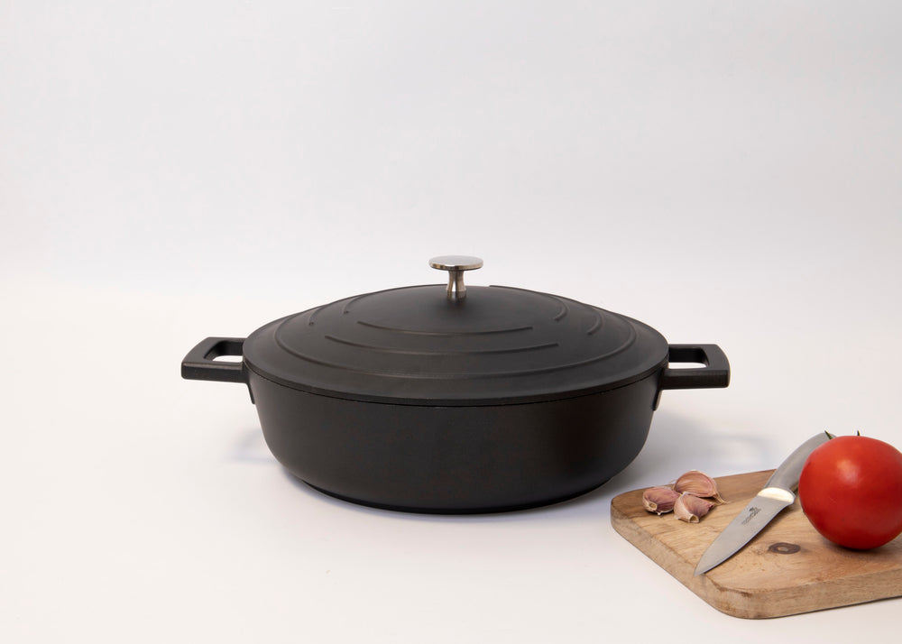 MasterClass Cast Aluminium Shallow Casserole Dish, 4L, Black
