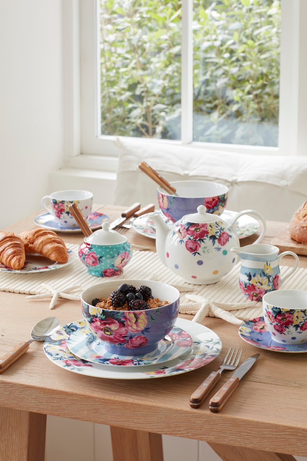 Mikasa Clovelly Porcelain 1 Litre Teapot