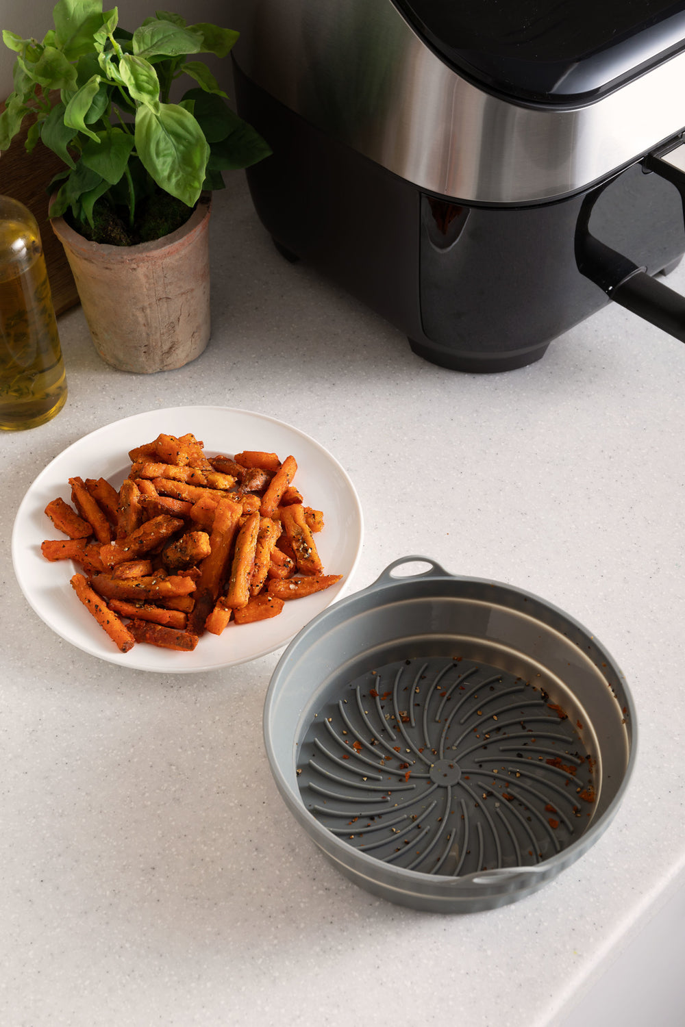 KitchenCraft Collapsible Air-Fryer Liner, Round, Silicone Liner, 20 x 20 x 6CM