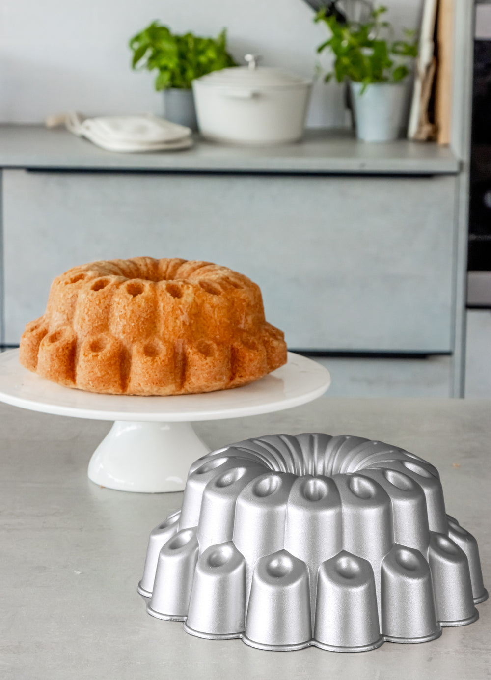 MasterClass Cast Aluminium Decorative Tiered Cake Tin, 24cm