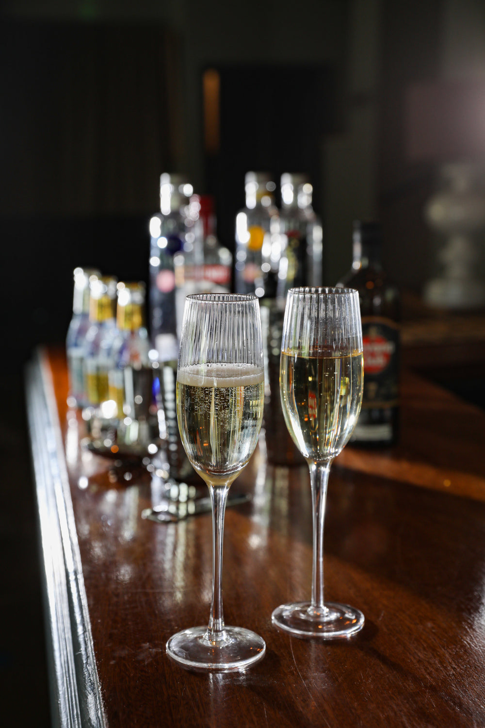 BarCraft Set of 2 Handmade Ribbed Champagne Flutes in Gift Box