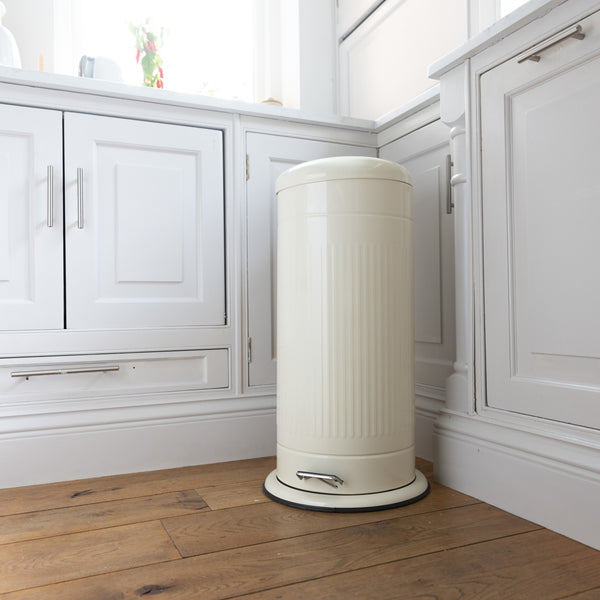 Living Nostalgia Antique Cream 30 Litre Pedal Bin image 7