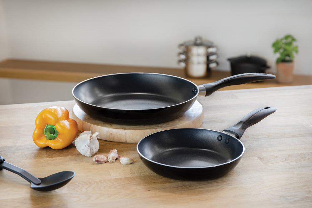 KitchenCraft Non-Stick Aluminium Frying Pans Set, 28cm and 20cm