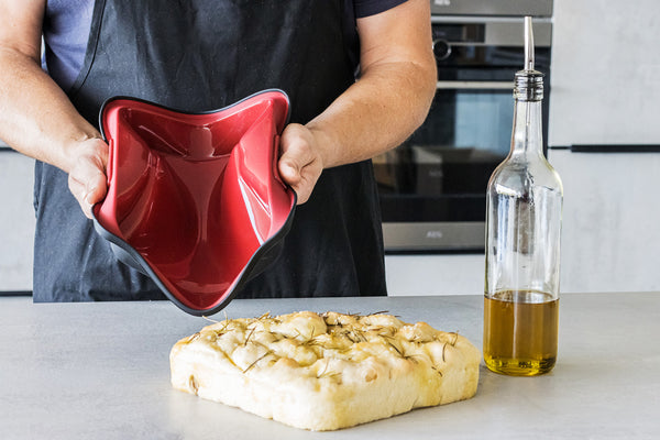 MasterClass Smart Silicone Square Flexible Bake Pan, 23cm image 4