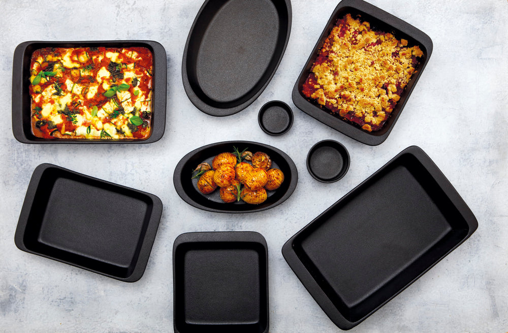 Maxwell & Williams Caviar Square Baker, 29cm