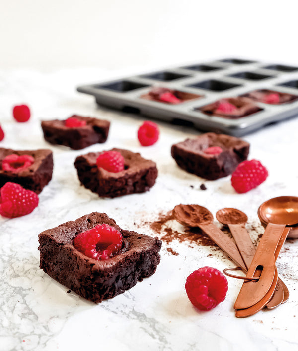 MasterClass Non-Stick 12 Hole Brownie Pan image 2