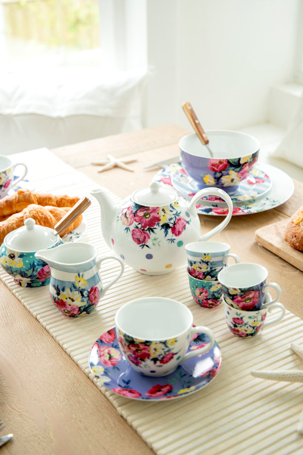 Mikasa Clovelly Porcelain Sugar Bowl and Creamer Set image 1