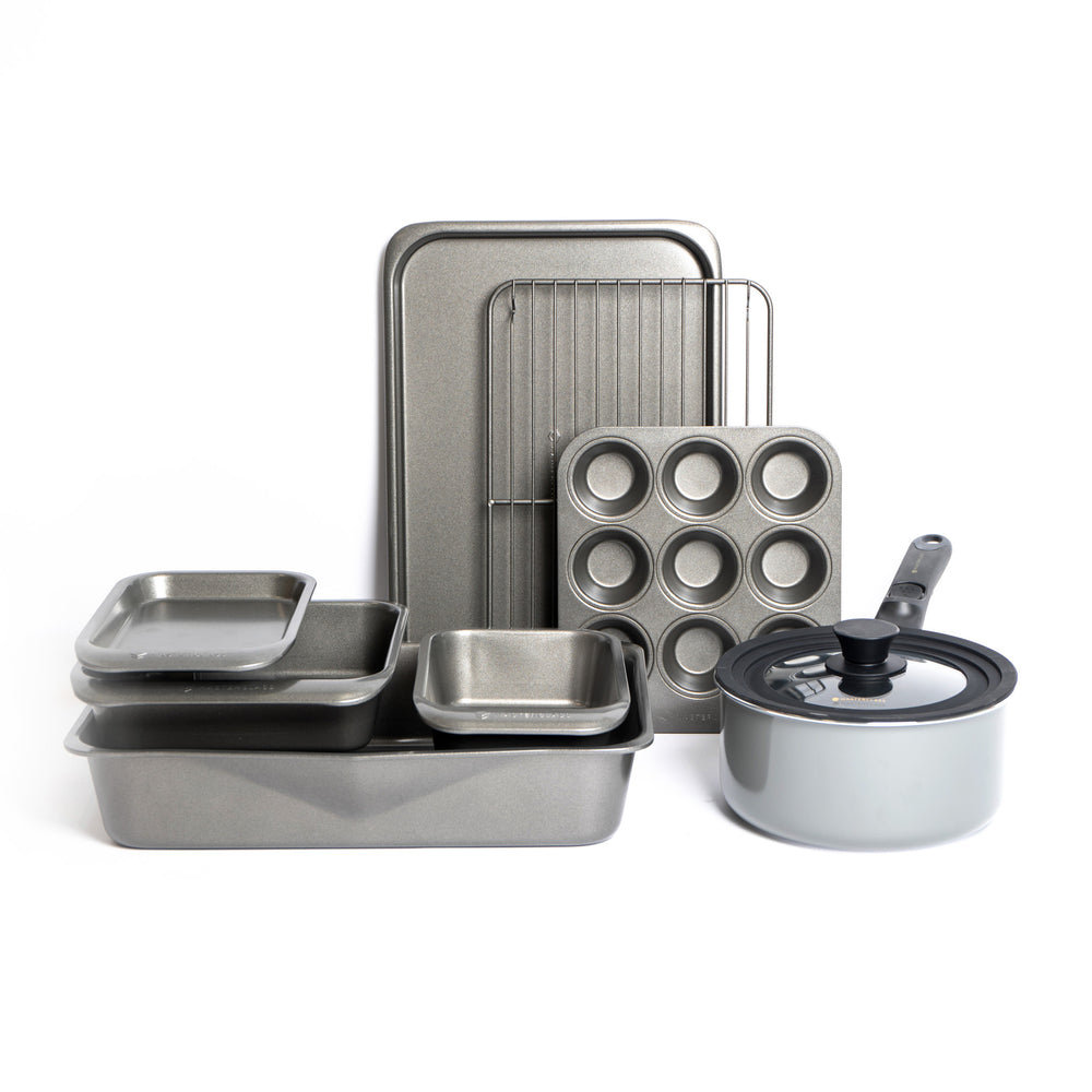 MasterClass Set of Gift-Boxed Smart Space Stacking Non-Stick Bakeware Set 7 Piece, Smart Space Non-Stick Saucepan Set image 1